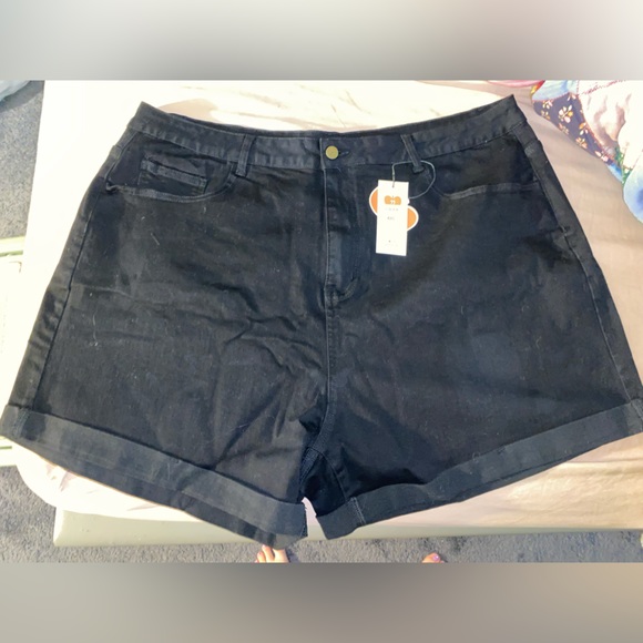 NWT black plus sized jean shorts - Picture 1 of 5